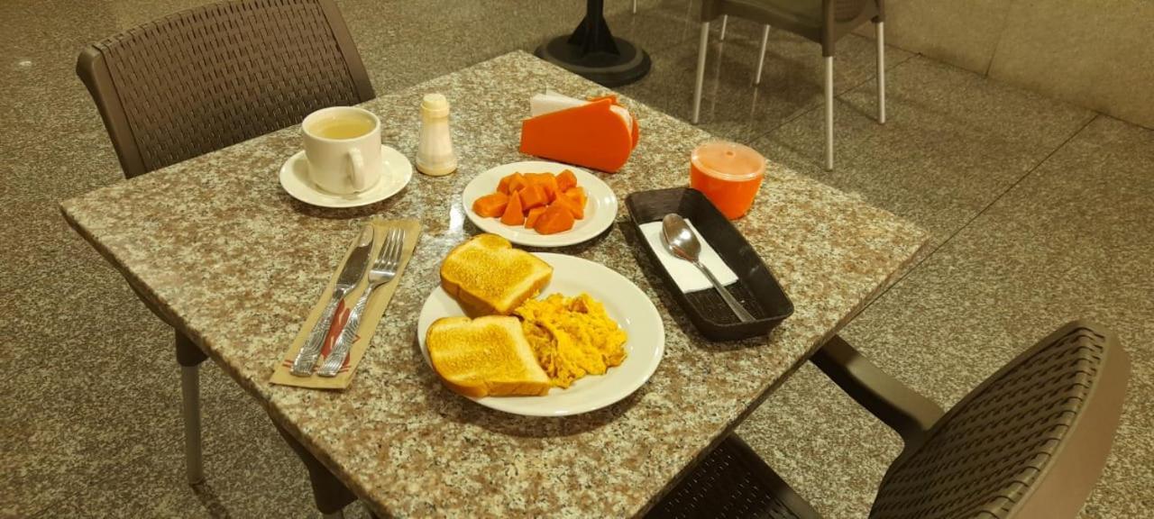 Hoteles Bogota Inn Lago Chico Zona Rosa ภายนอก รูปภาพ