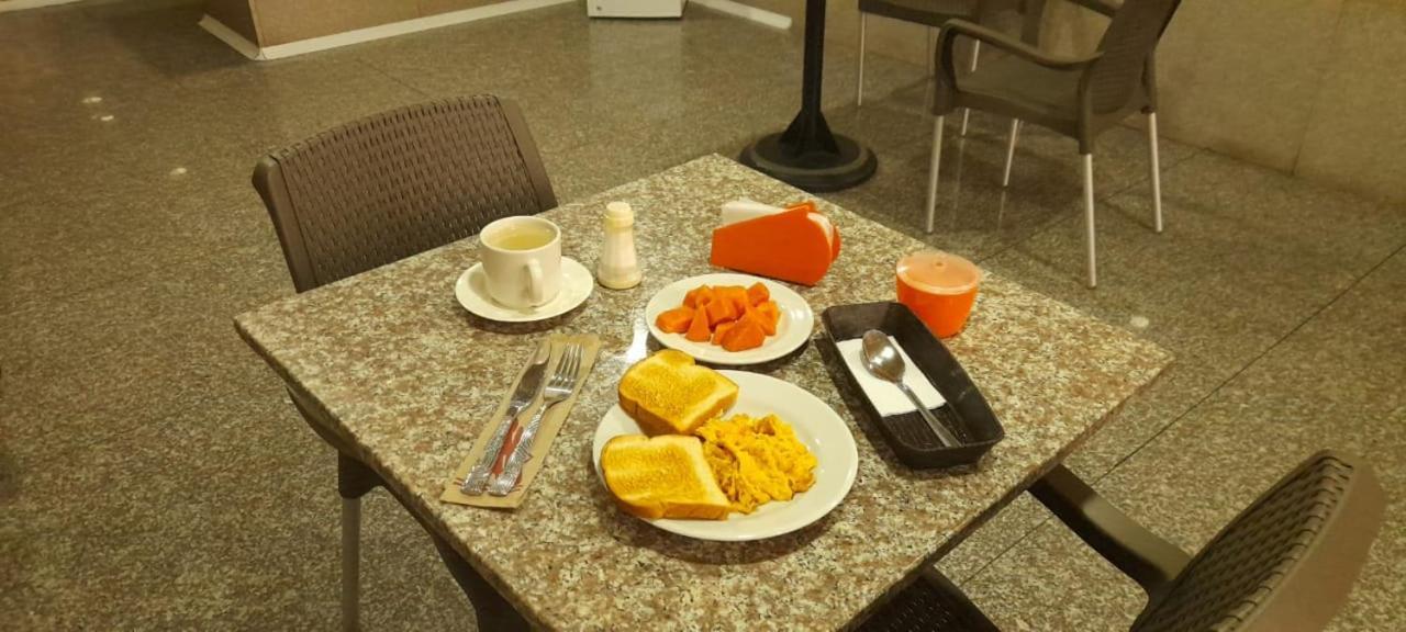 Hoteles Bogota Inn Lago Chico Zona Rosa ภายนอก รูปภาพ